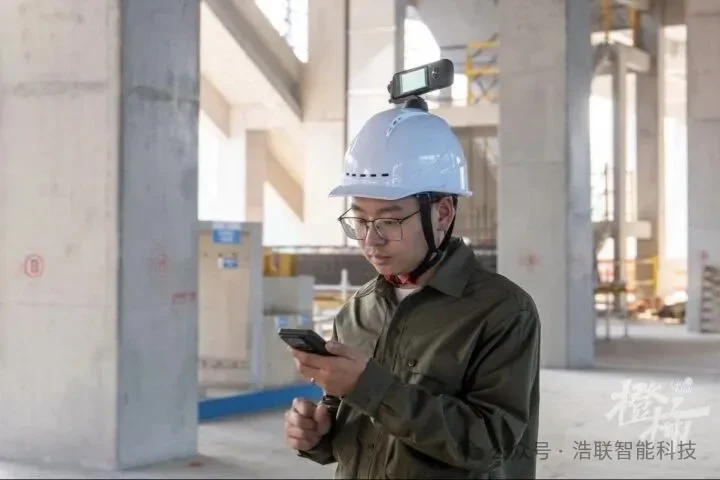 媒体聚焦 | 《都市快报》走进新中大科技园：大运河数智城AI企业上演未来图景新闻配图