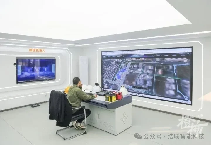 媒体聚焦 | 《都市快报》走进新中大科技园：大运河数智城AI企业上演未来图景新闻配图