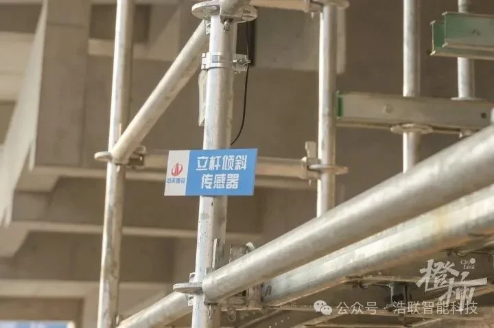 媒体聚焦 | 《都市快报》走进新中大科技园：大运河数智城AI企业上演未来图景新闻配图